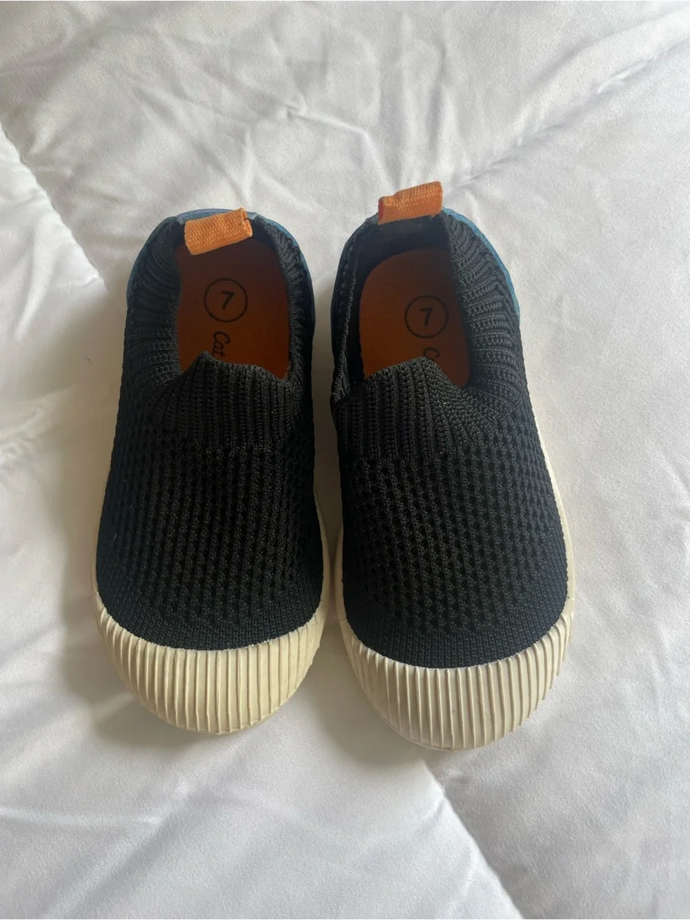 890. Cat & Jack Black Slip-On Knit Water Sneakers w/Orange Pull Tab Size 7 Beach